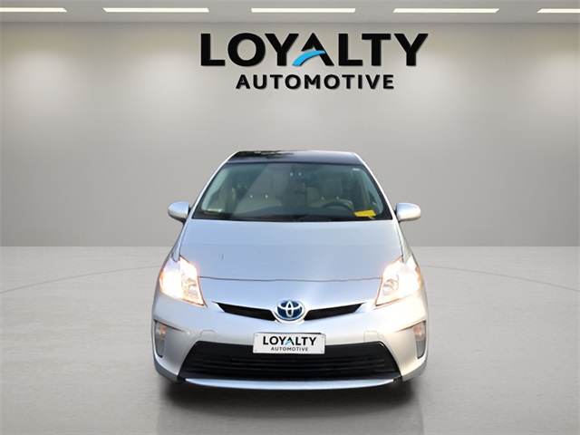 2015 Toyota Prius Four photo 2