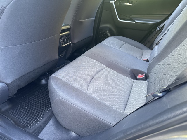 2021 Toyota RAV4 XLE photo 19
