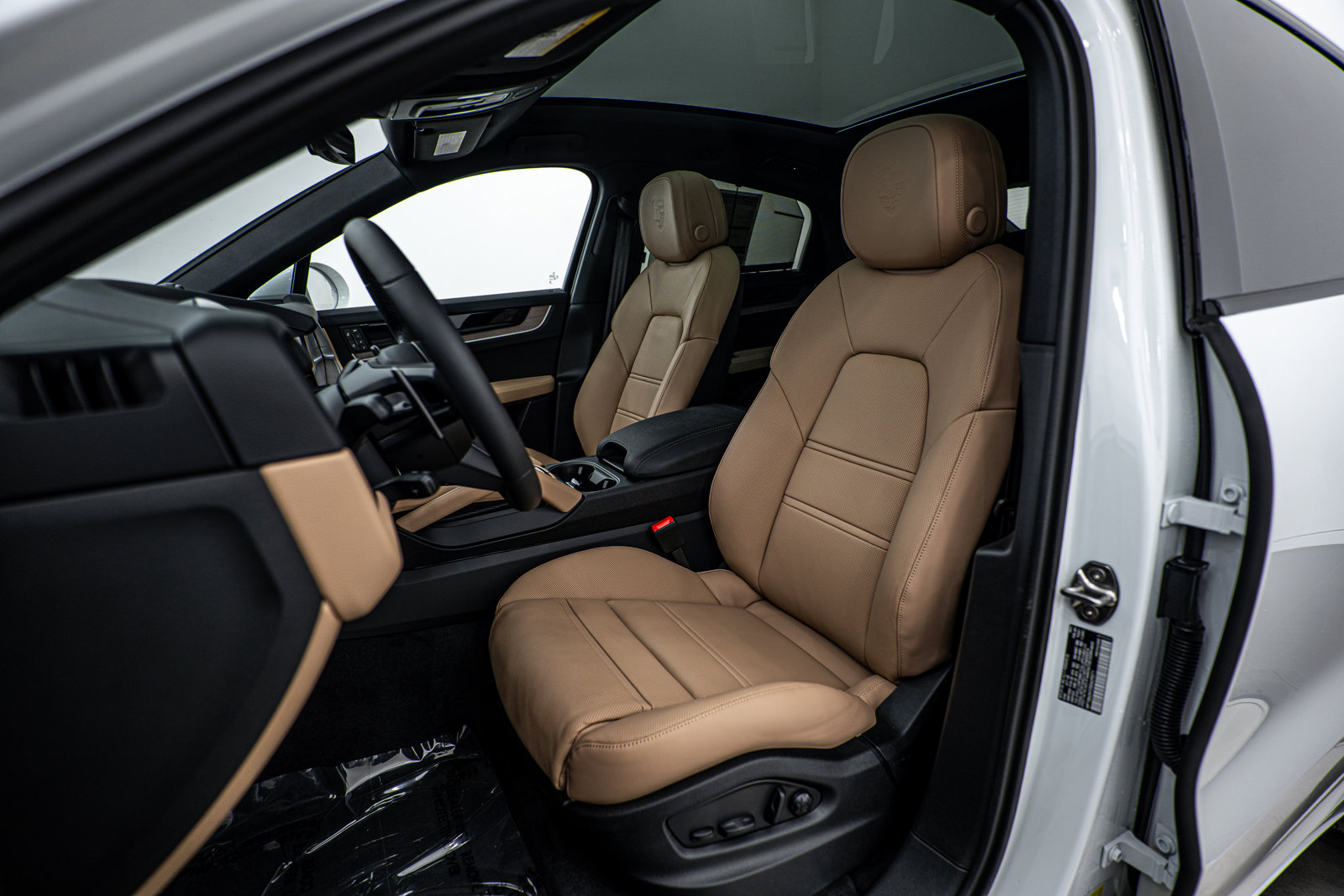 2025 Porsche Cayenne photo 5