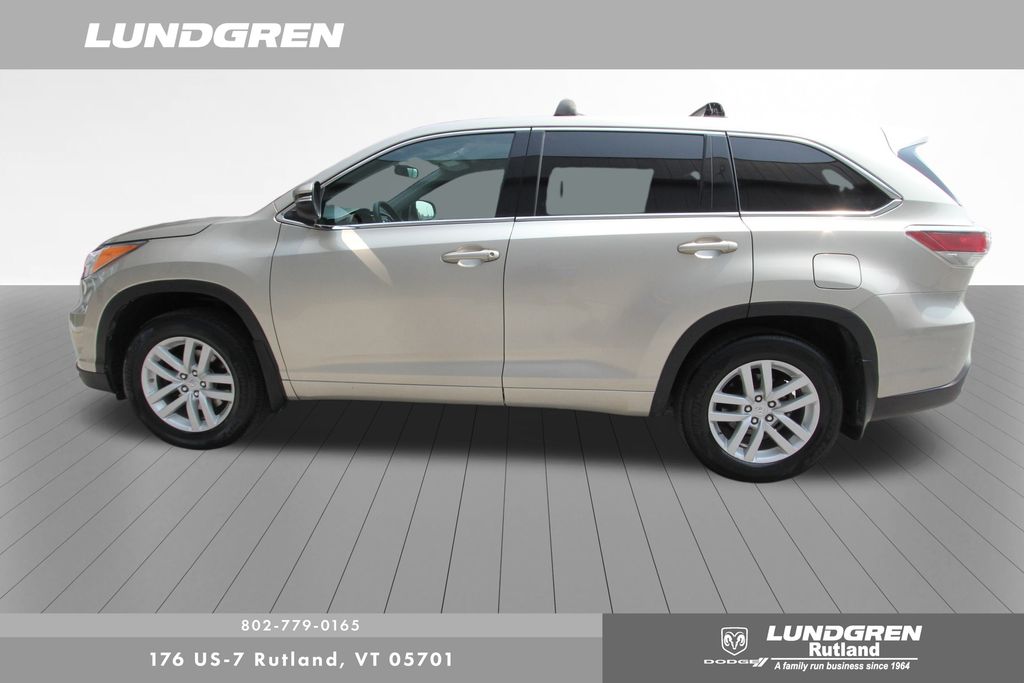 2015 Toyota Highlander LE Plus photo 30