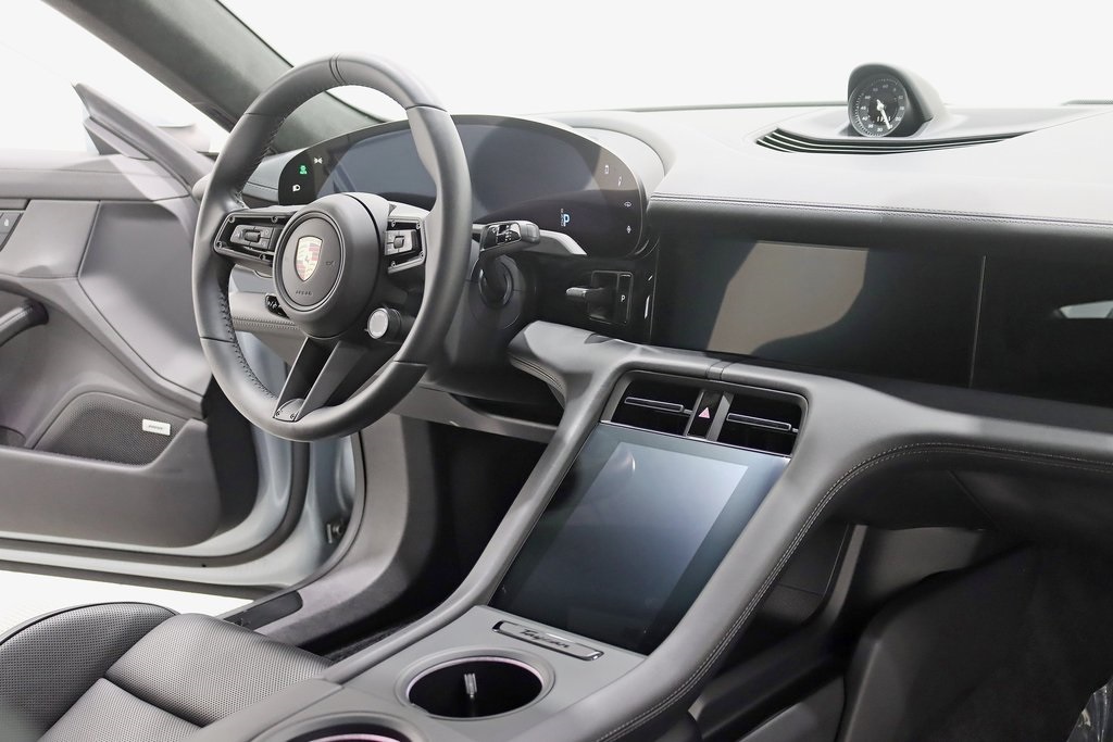 2022 Porsche Taycan GTS photo 31