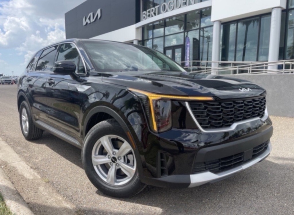 2026 Kia Sorento LX's photo