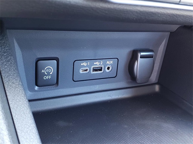 2025 Nissan Sentra SV photo 16