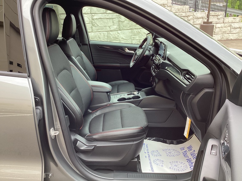 2025 Ford Escape Hybrid ST-Line Select photo 19