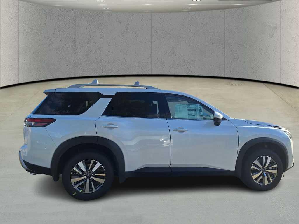 2025 Nissan Pathfinder SL photo 3