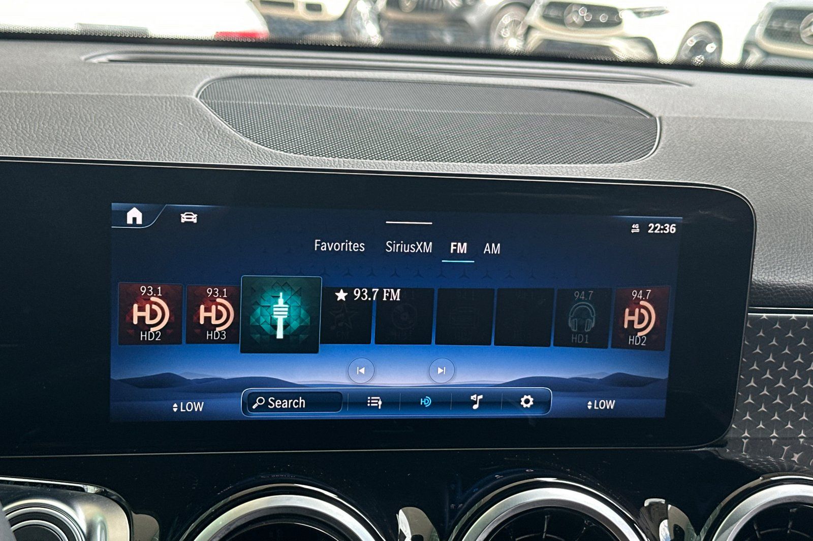 2025 Mercedes Benz GLB 250 photo 29