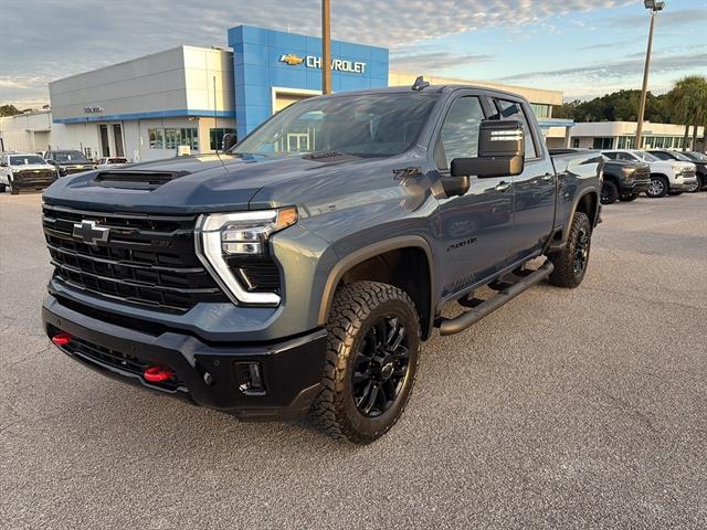 2025 Chevrolet Silverado 2500HD LTZ photo 2