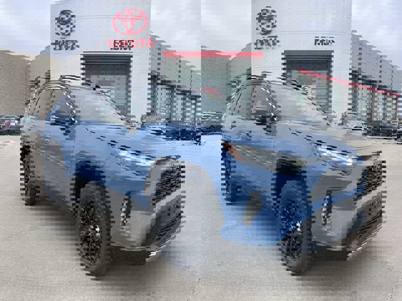 2025 Toyota RAV4 XSE's photo