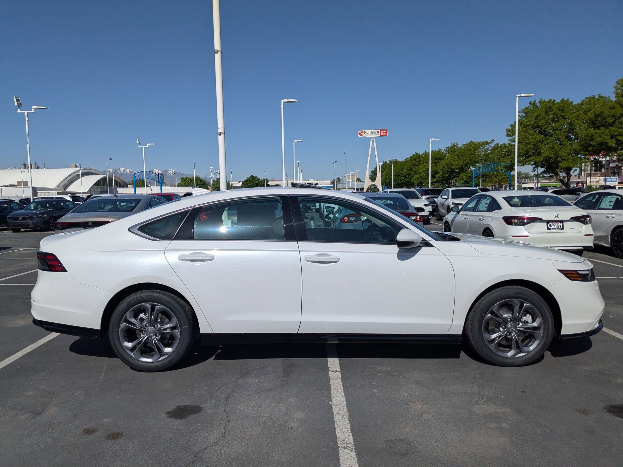 2025 Honda Accord Hybrid EX-L photo 2