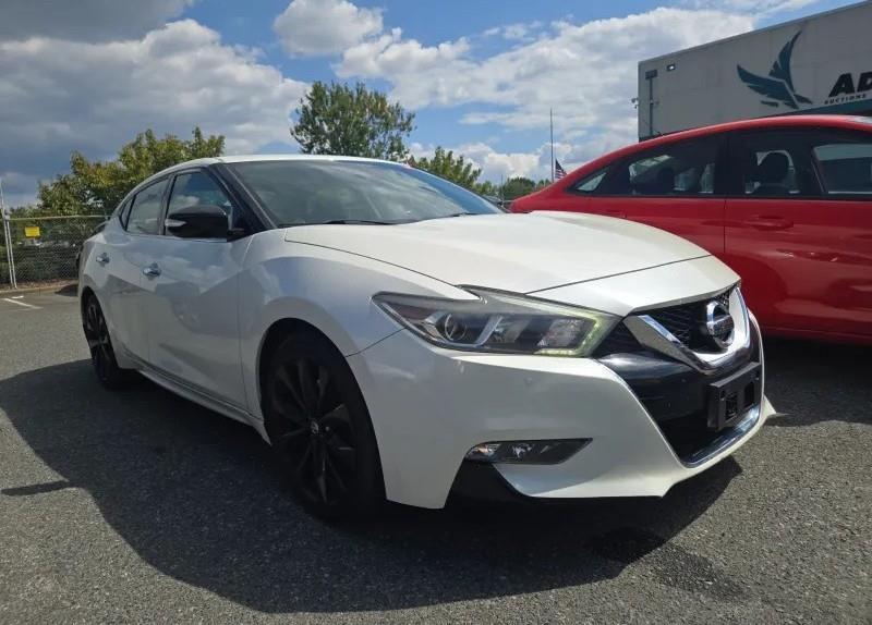 2017 Nissan Maxima SR photo 2