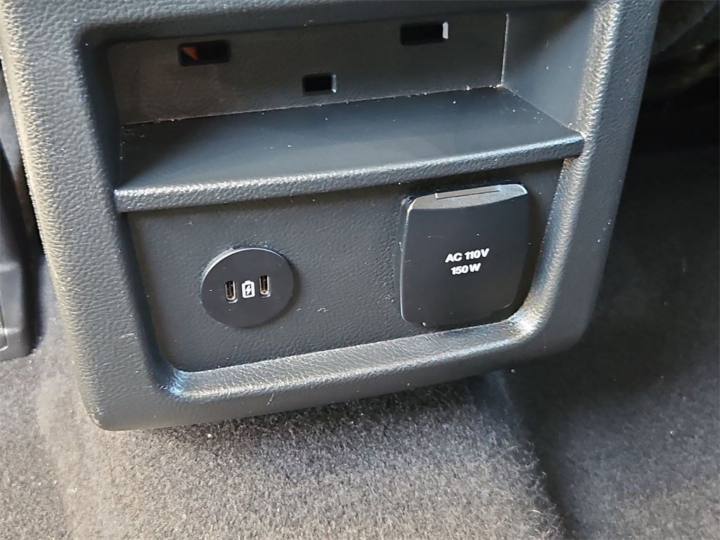 2023 Ford Edge Titanium photo 23