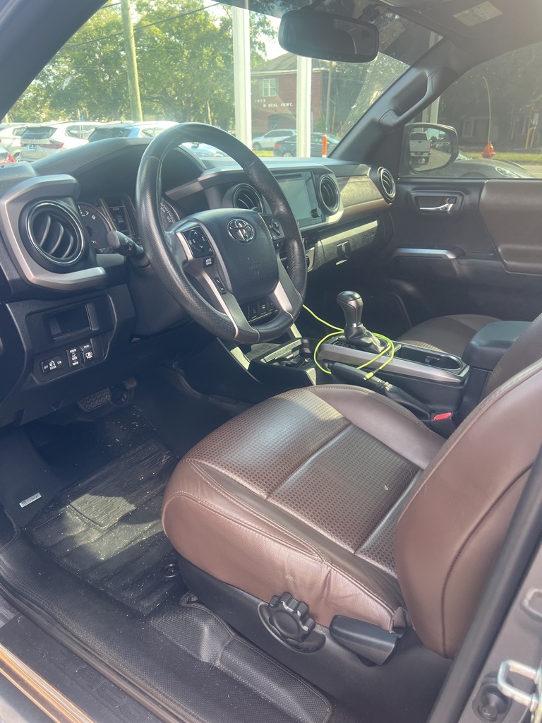 2017 Toyota Tacoma Limited photo 2