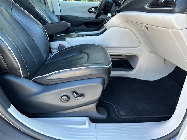 2022 Chrysler Pacifica Hybrid Limited photo 45