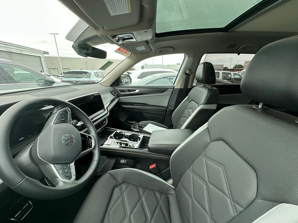 2024 Volkswagen Atlas Peak Edition SE Technology photo 8