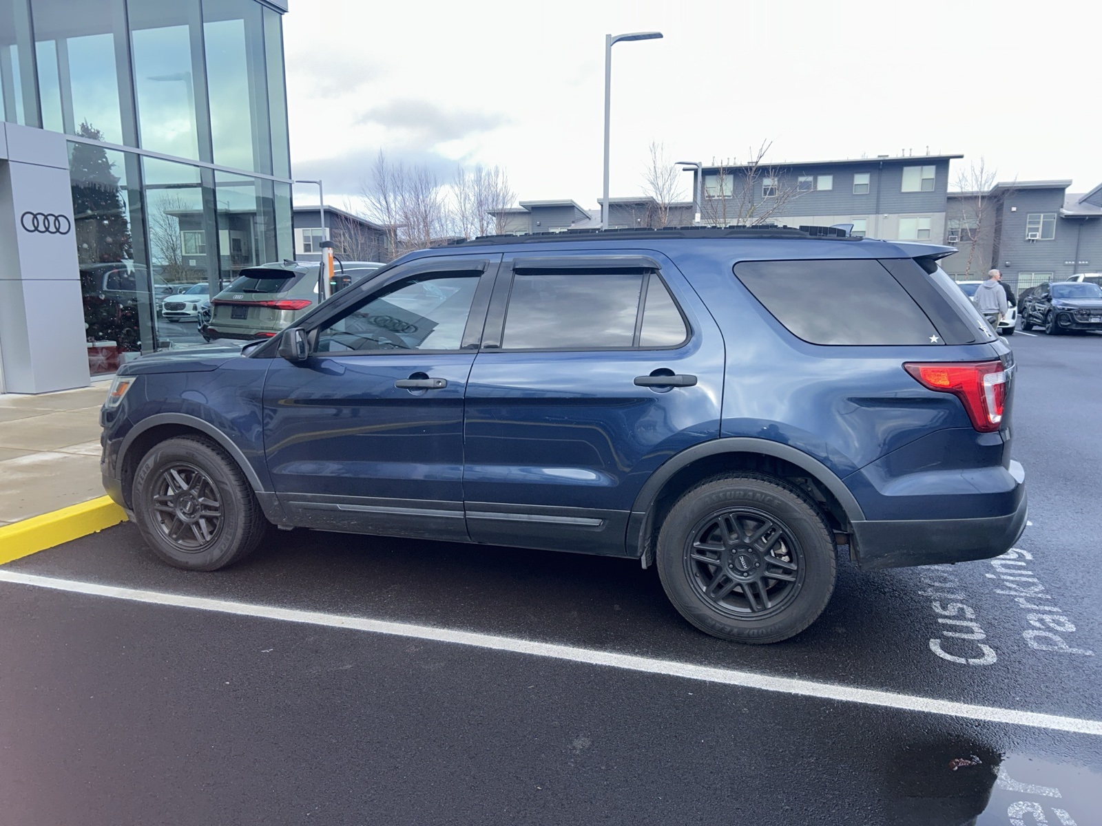 2016 Ford Explorer Base's photo