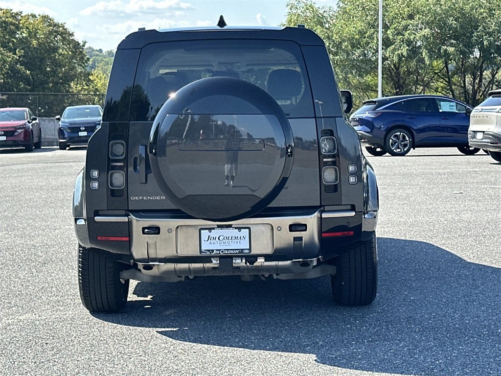 2025 Land Rover Defender 110 photo 5