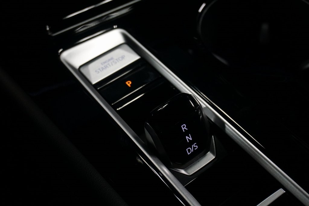 2025 Volkswagen Atlas Cross Sport SEL Premium R-Line photo 22