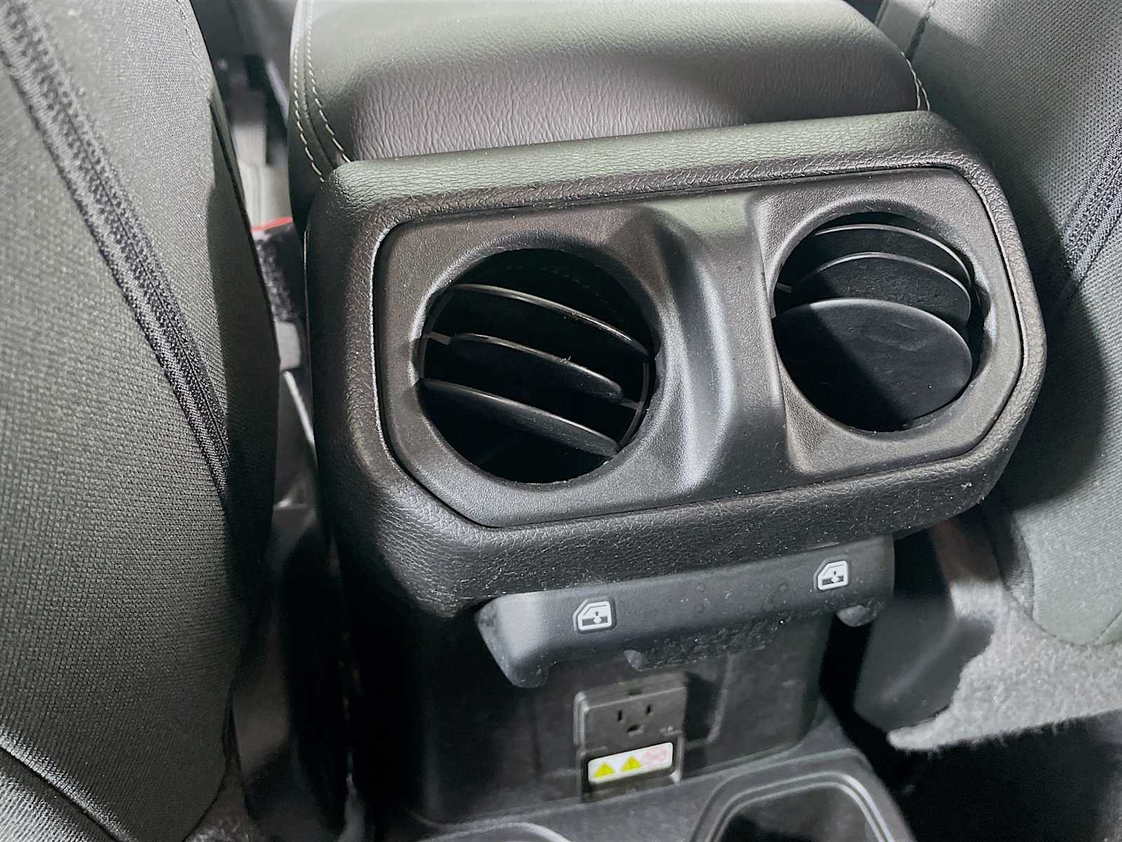 2021 Jeep Wrangler Unlimited Sahara photo 21