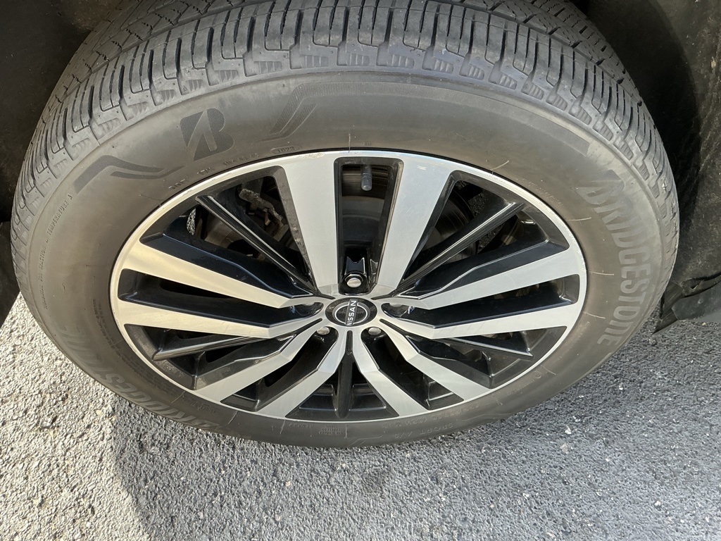 2023 Nissan Pathfinder Platinum photo 6