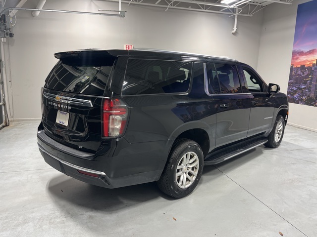 2023 Chevrolet Suburban LT photo 5