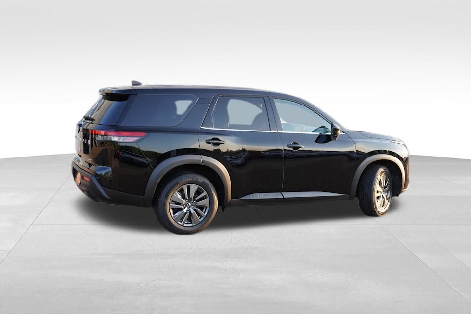 2024 Nissan Pathfinder S photo 4