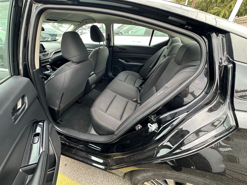 2023 Nissan Altima 2.5 SV photo 6