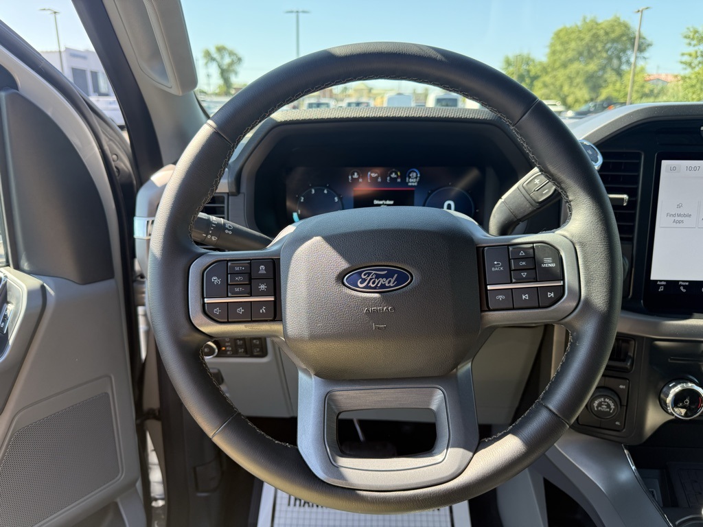 2025 Ford F-150 XLT photo 6