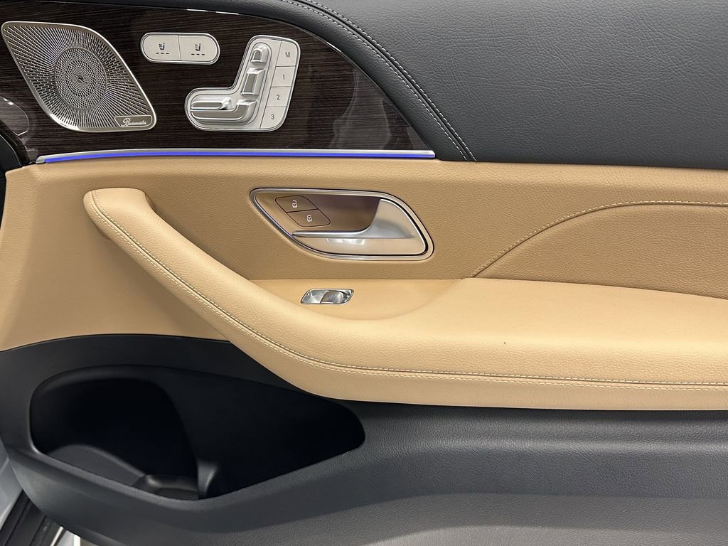 2026 Mercedes Benz GLS 450 4MATIC photo 16