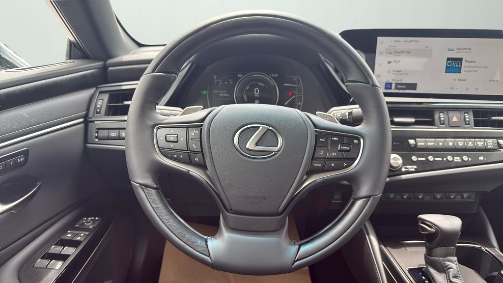 2025 Lexus ES 300h Luxury photo 11