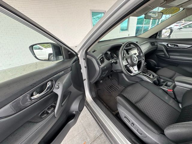 2018 Nissan Rogue SV photo 9