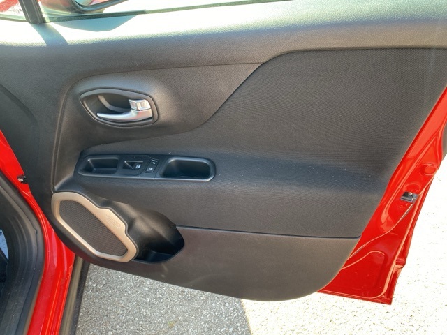 2015 Jeep Renegade Latitude photo 23