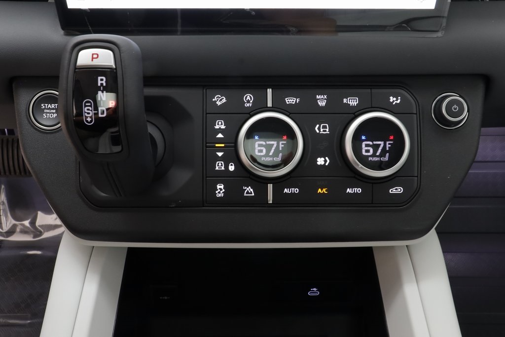 2025 Land Rover Defender 130 S photo 12