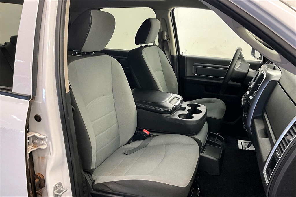 2022 Ram 1500 Classic SLT photo 4