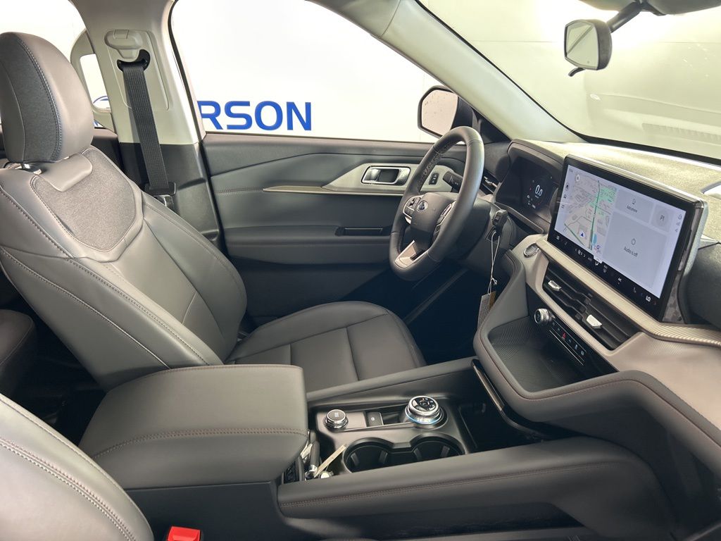 2025 Ford Explorer photo 21