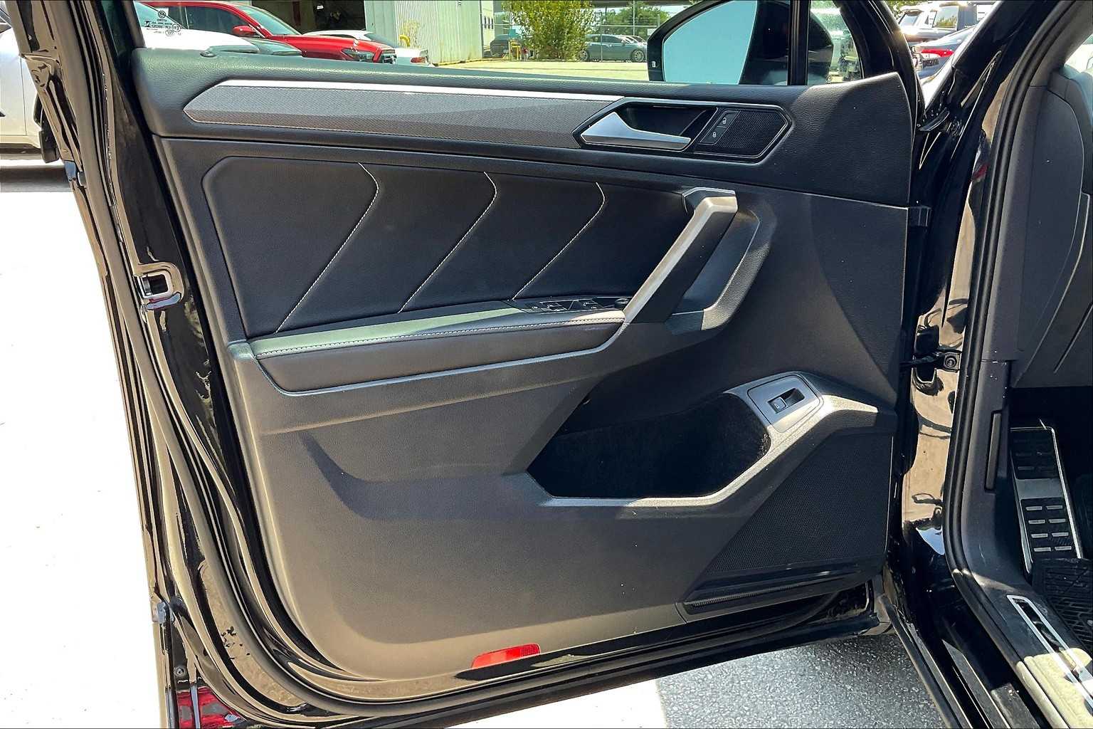 2024 Volkswagen Tiguan SE R-Line Black photo 18