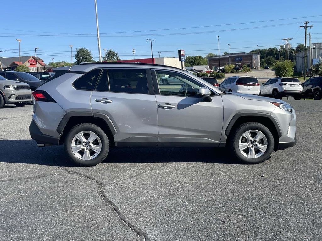2020 Toyota RAV4 XLE photo 8