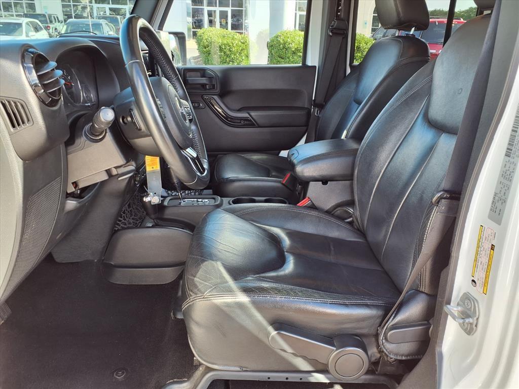 2015 Jeep Wrangler Unlimited Altitude photo 3