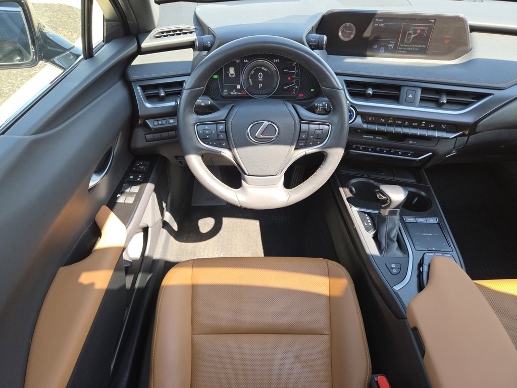 2020 Lexus UX 250h Premium photo 4