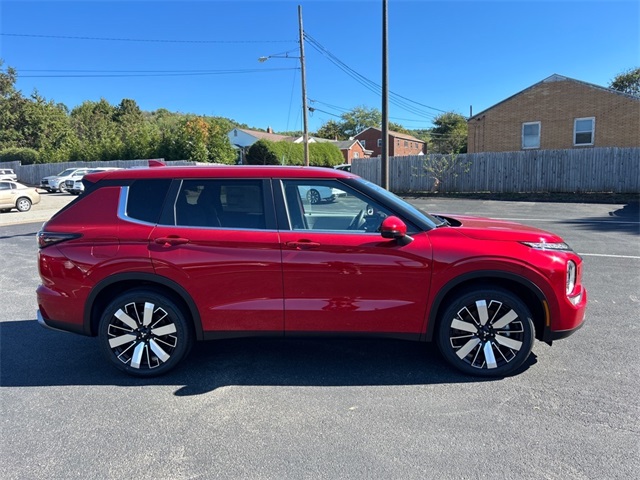 2025 Mitsubishi Outlander SE photo 2
