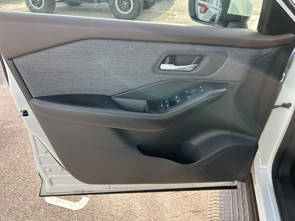 2023 Nissan Rogue SV photo 11
