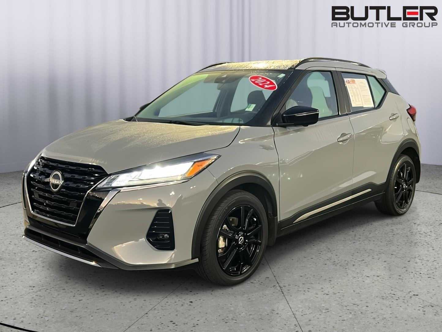 2024 Nissan Kicks SR's photo