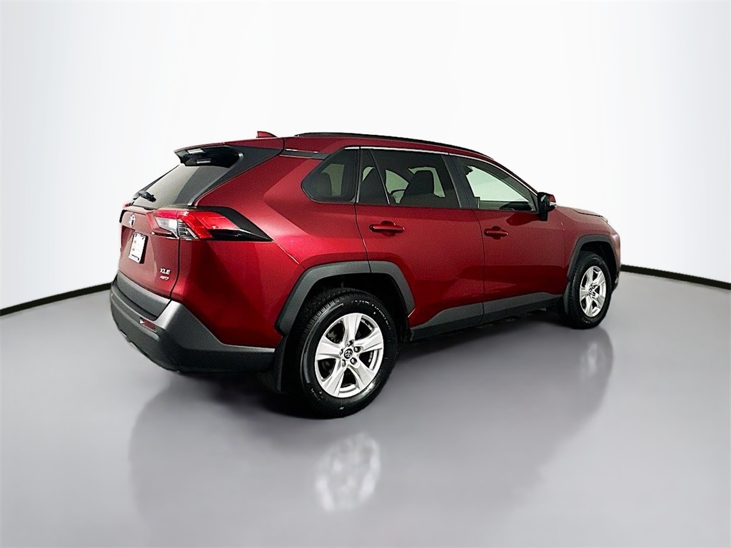 2020 Toyota RAV4 XLE photo 11