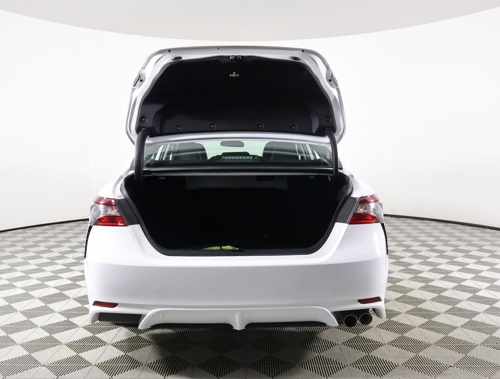 2022 Toyota Camry SE photo 15
