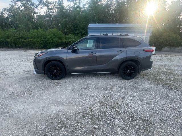 2023 Toyota Highlander L photo 3
