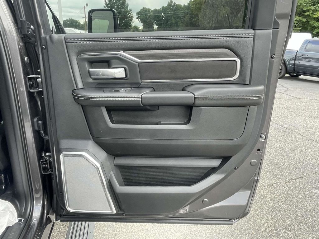 2025 Ram 2500 Laramie photo 17