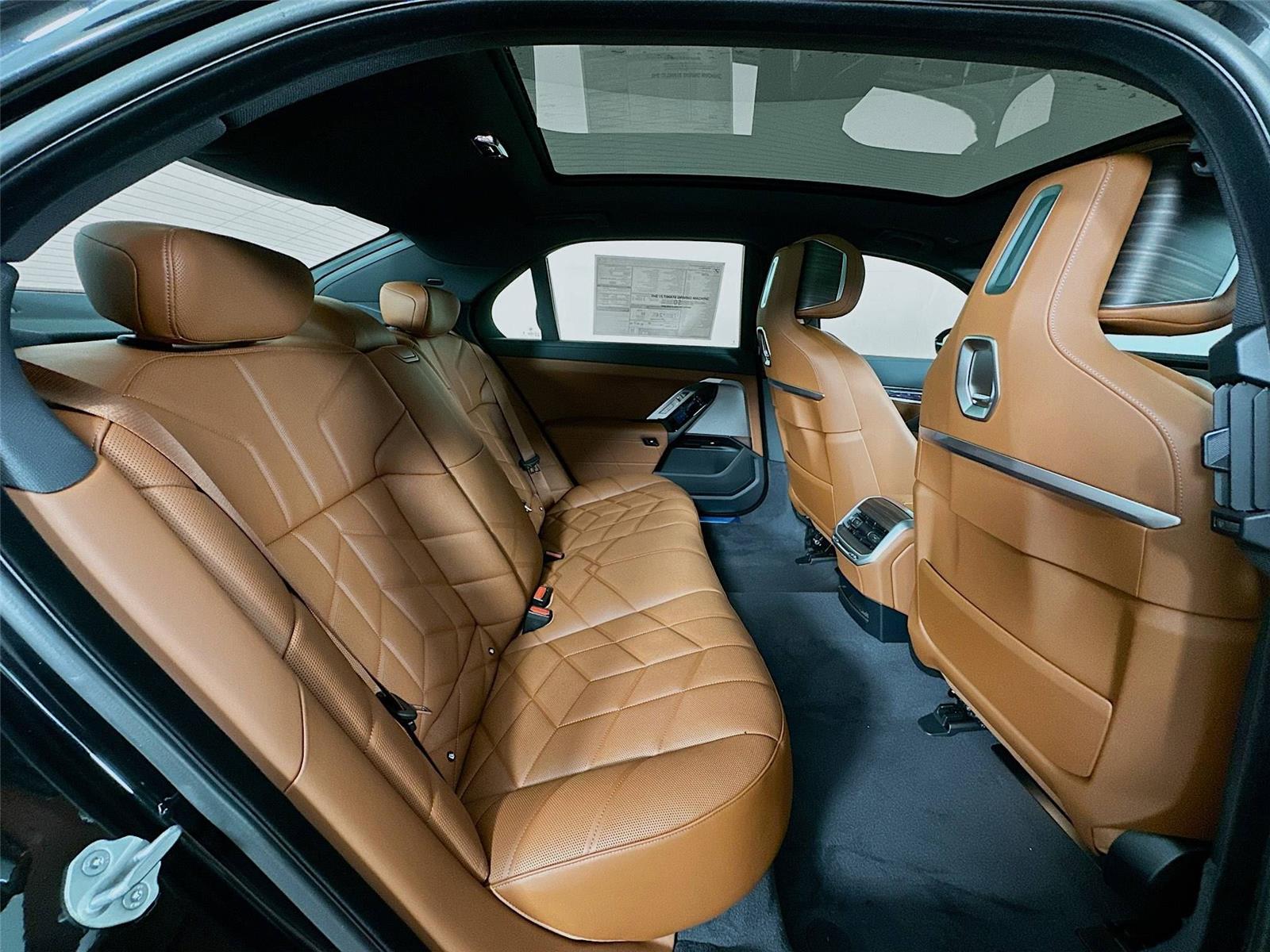 2026 Bmw 750e photo 30