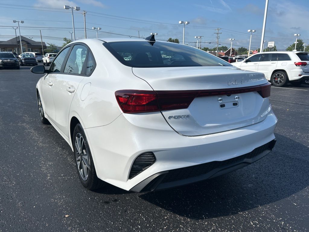 2023 Kia Forte LXS photo 3