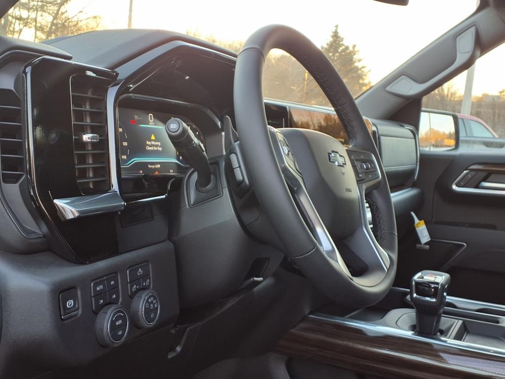 2025 Chevrolet Silverado 1500 RST photo 10