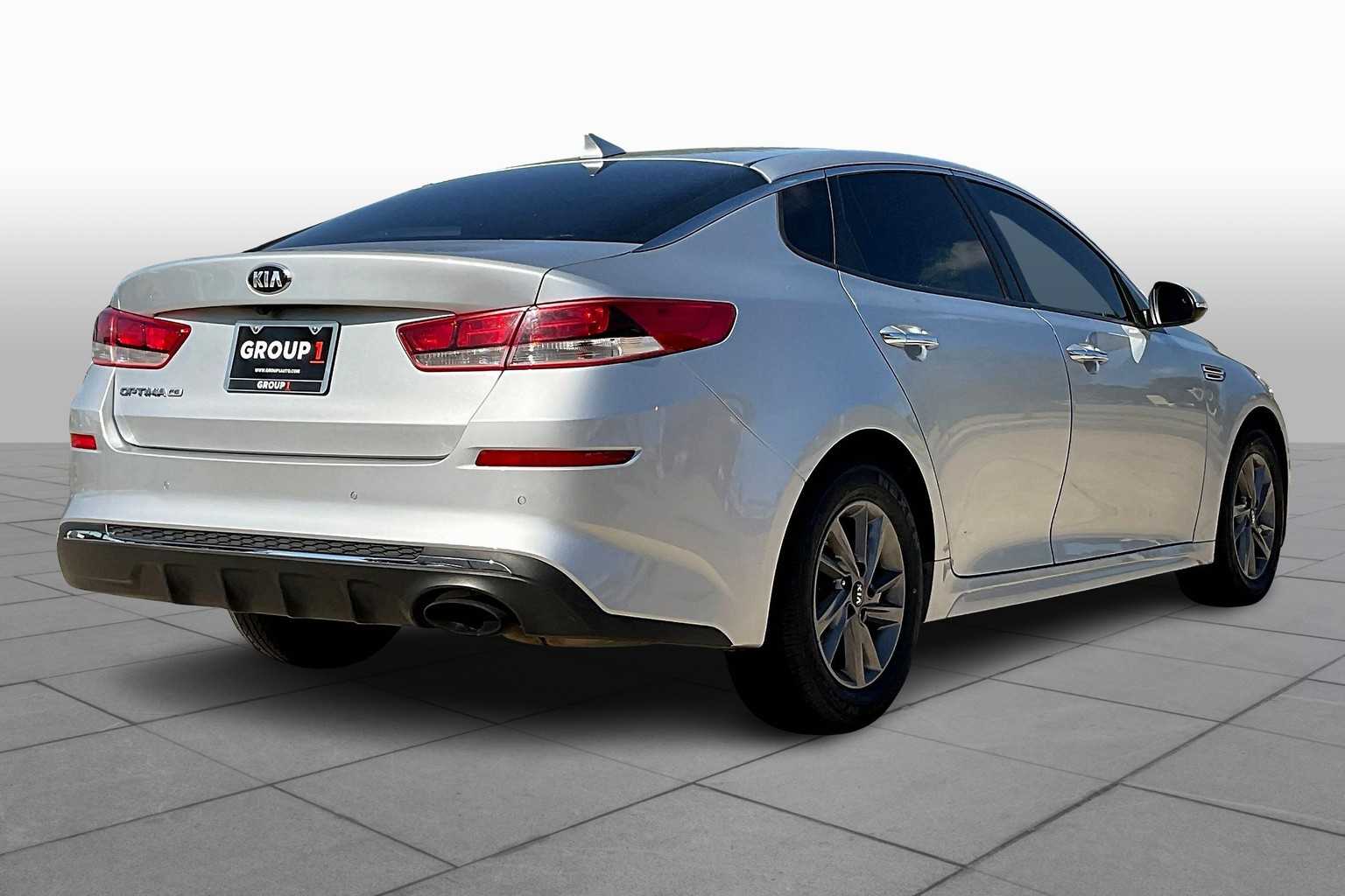 2020 Kia Optima LX photo 11