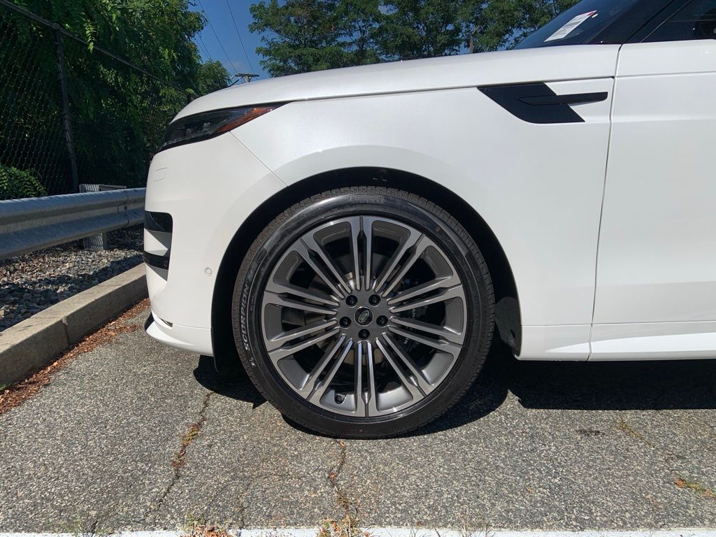 2025 Land Rover Range Rover Sport SE photo 9